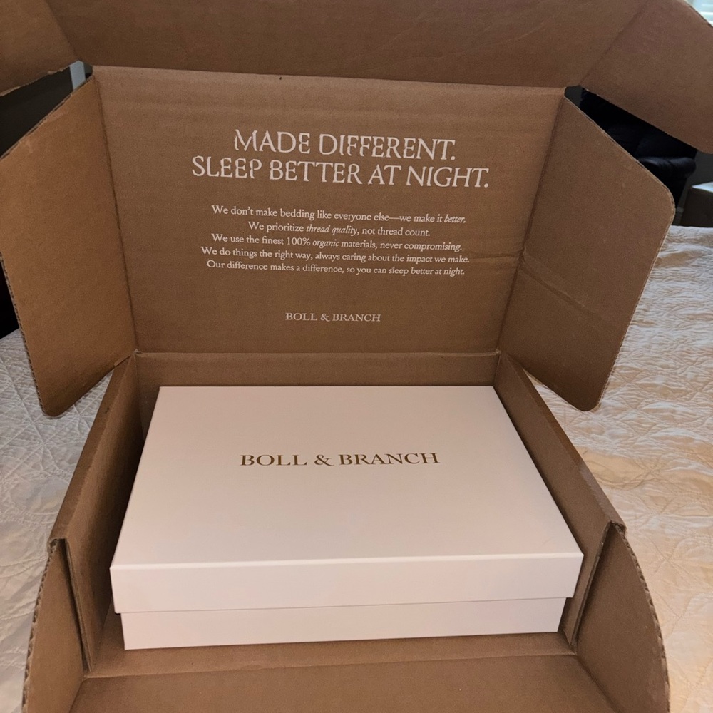 Boll and Branch California King Signature Hemmed Sheet Set Cream NEW in Box